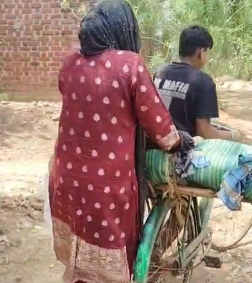 Elderly Man's Body Transported on Bicycle in Bargarh After Villagers Allegedly Boycott Last Rites